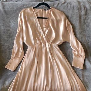 Silky & flattering blush Sugar Lips 👄 dress